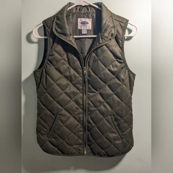 Old Navy Quilted Vest - Picture 4 of 7